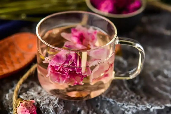 玫瑰花茶的正確沖泡方法 玫瑰花茶用開(kāi)水泡還是溫水泡