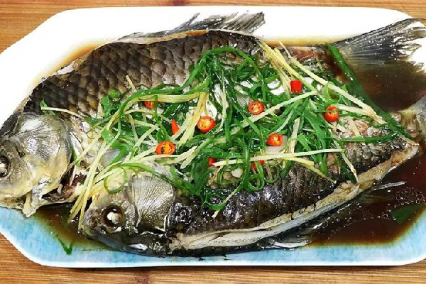 鯽魚煎的時候怎么才不粘鍋 鯽魚為什么要煎一下