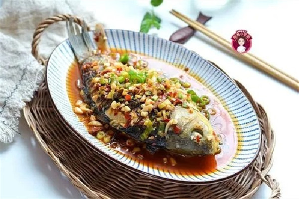 鯽魚煎的時候怎么才不粘鍋 鯽魚為什么要煎一下