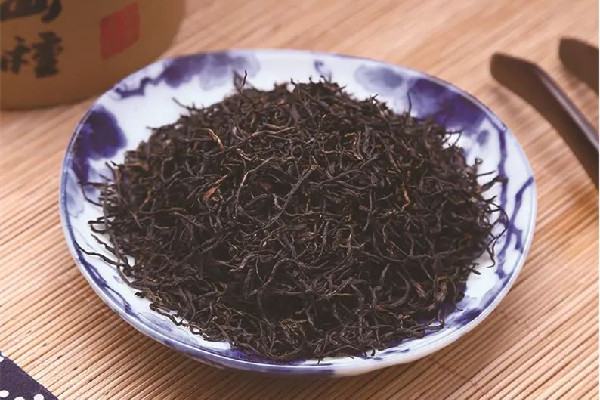 正山小種有點(diǎn)酸是為什么 正山小種喝起來(lái)什么味道