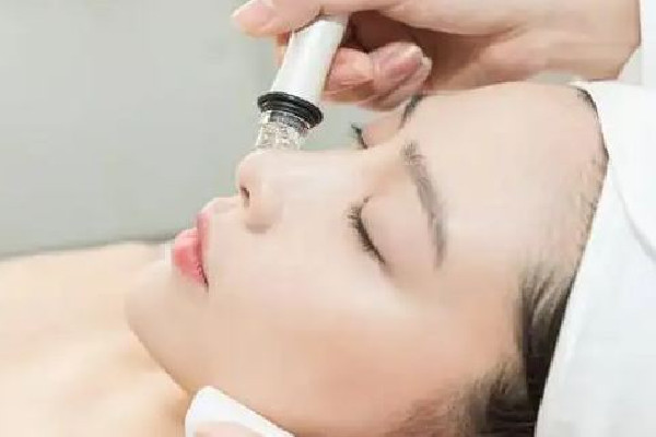 后湖SOR索爾祛痘?面部肌膚科學(xué)管理小氣泡項目感覺好嗎 小氣泡有收縮毛孔作用嗎