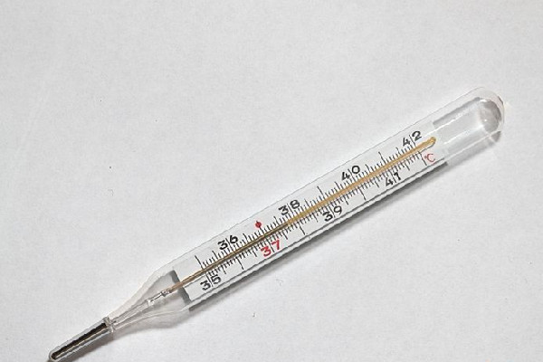 便利店35.8元賣(mài)體溫計(jì)被罰 水銀體溫計(jì)甩到哪里合適