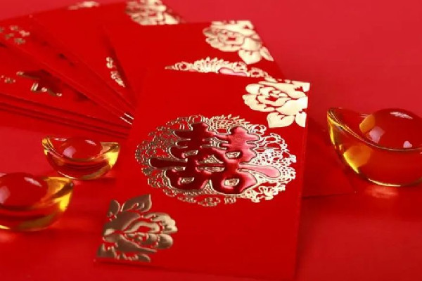 新人結婚遭朋友攔車襲胸要紅包 新人結婚怎么要紅包