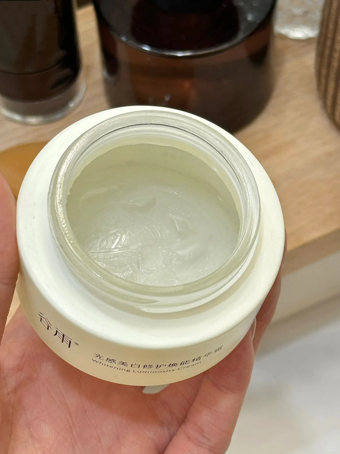 美白淡斑效果好的護(hù)膚品！解鎖肌膚煥白的護(hù)膚好物
