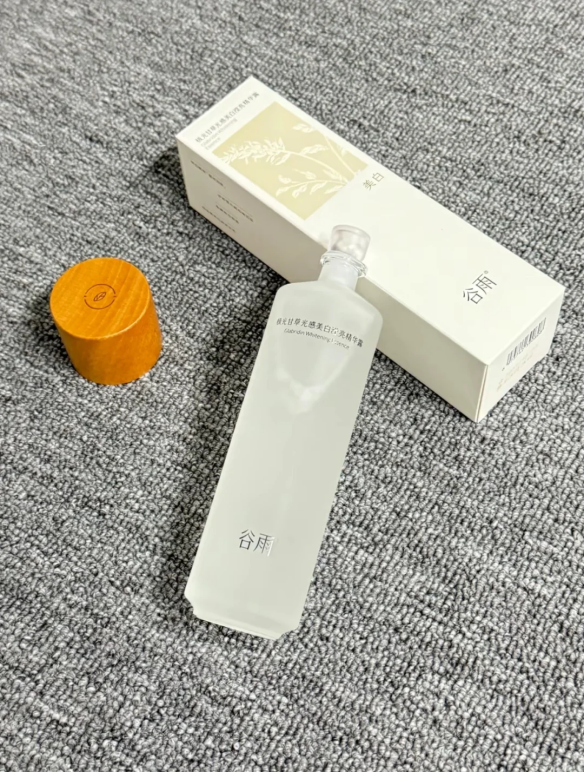 亞洲肌天生易黃？第一瓶 “提亮水” 讓暗沉臉告別 “蒙灰感”