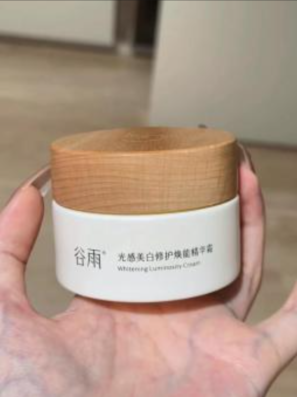 夏日逆襲必備！第一款美白護(hù)膚品助你白到發(fā)光